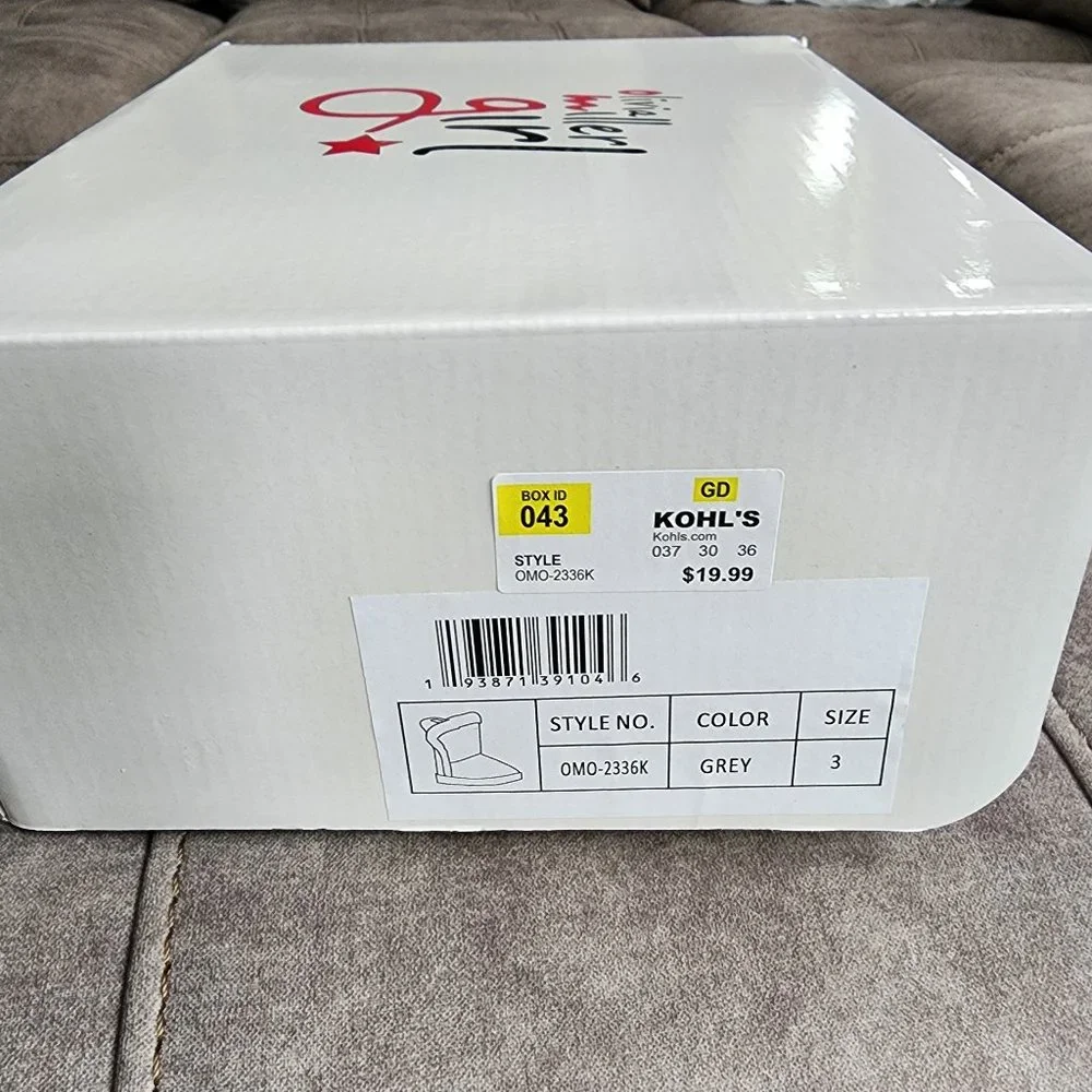 NWT Olivia Miller Girls' Star Slipper Boots Size 3